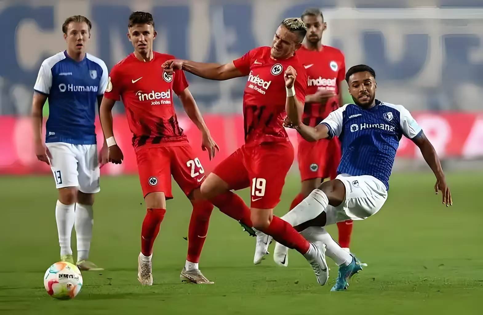 九游体育app-包含PSV埃因霍温客场告捷，荷甲劲旅登顶榜单的词条