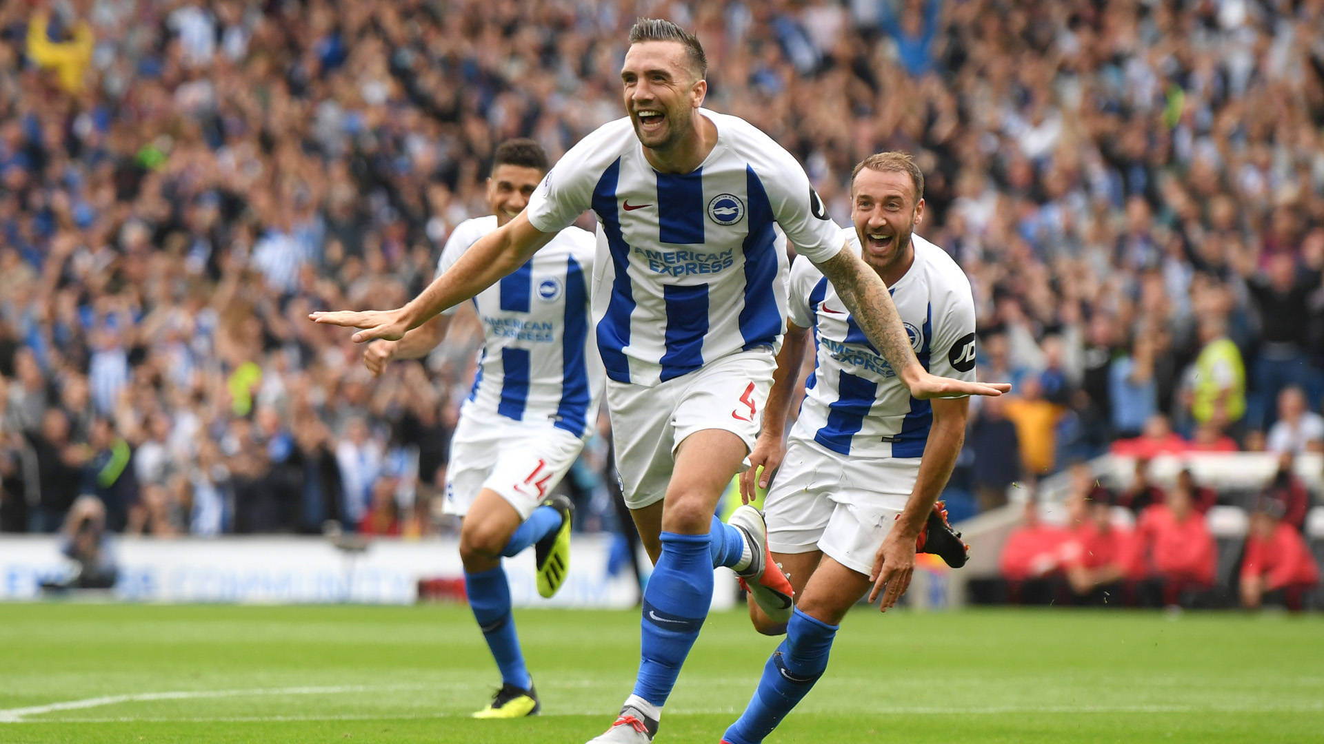 华斯布尔下滑加剧,英超降级危机四伏 华斯布尔下滑加剧,英超降级危机四伏