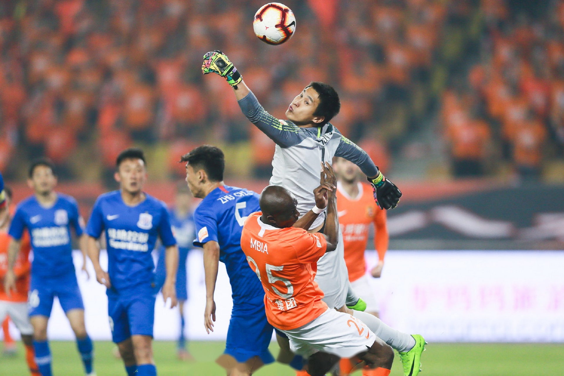 九游体育网页版入口-关于上海绿地申花与武汉卓尔争取全力赢球的信息