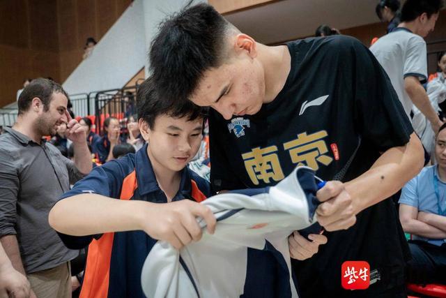 九游体育在线登录-南京队球员备战国外比赛，并做好准备工作的简单介绍