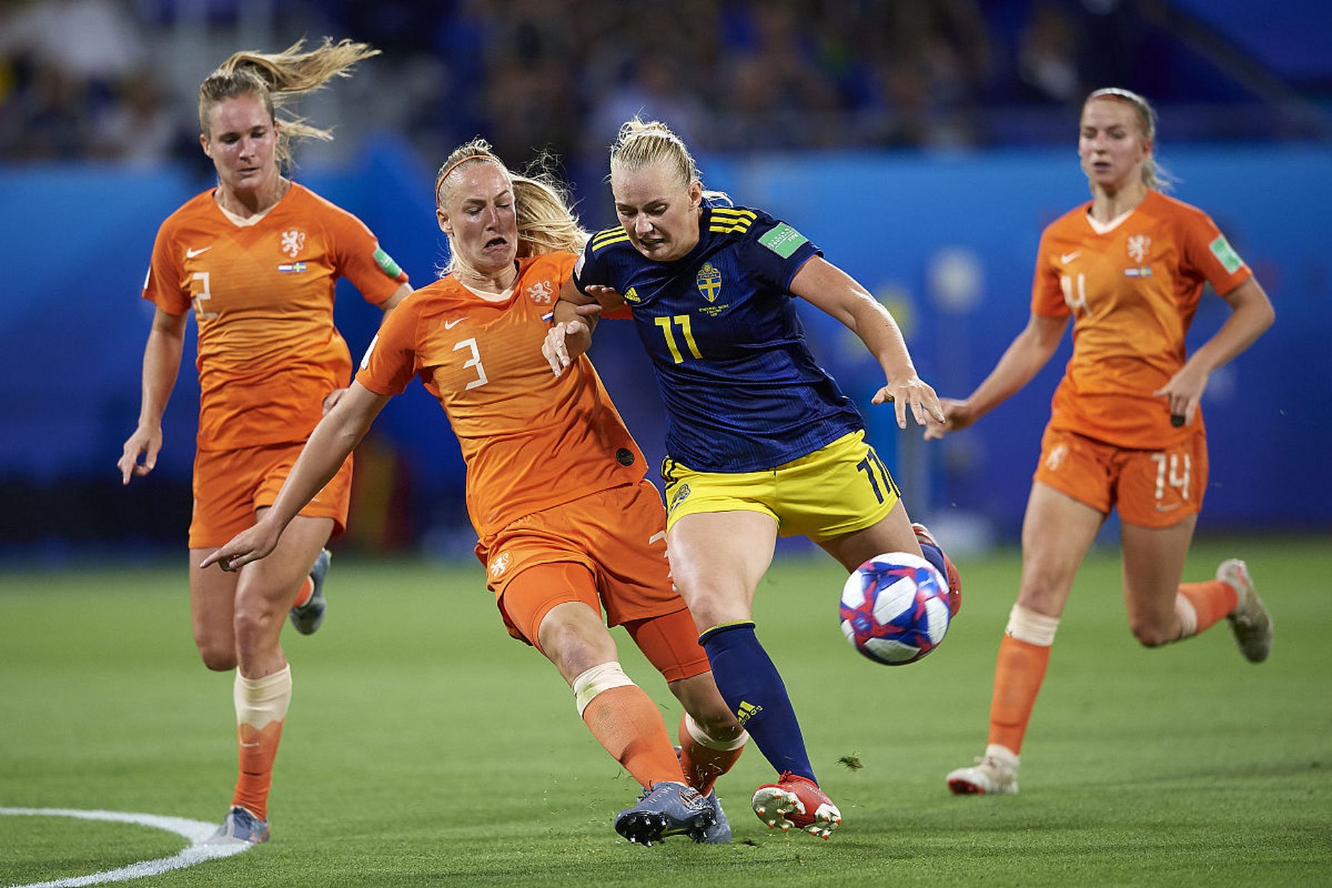 乌克兰队在预选赛中表现抢眼，备受瞩目