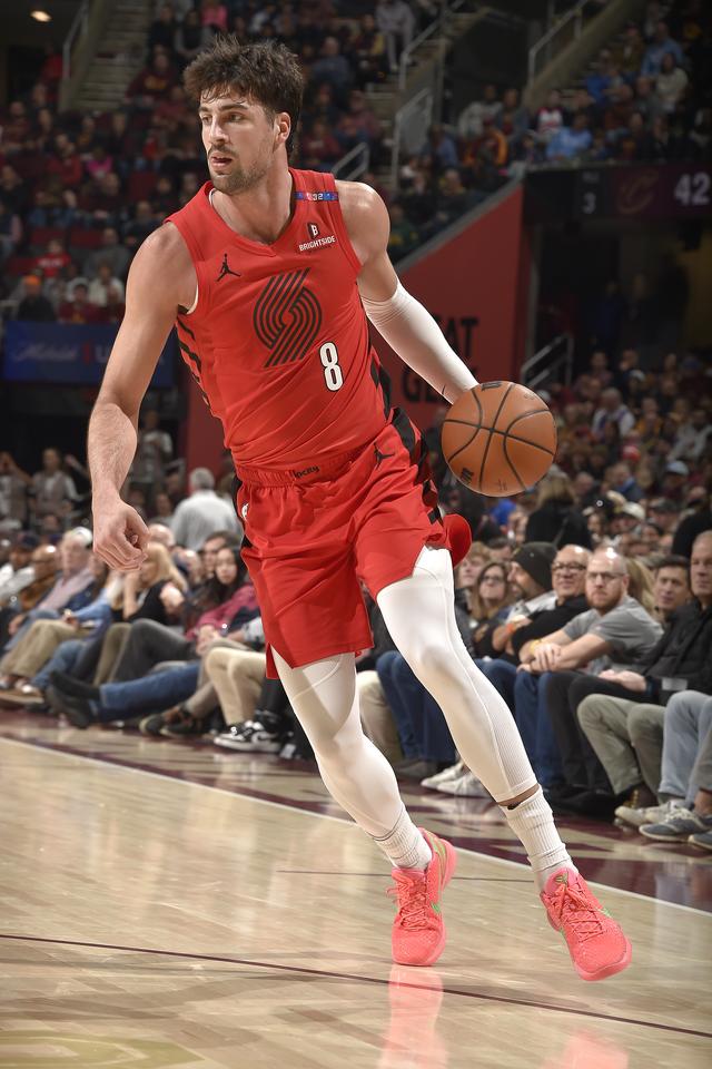 关于NBA赛季：开拓者队成功签下大卫·利拉德，实力暴增的信息