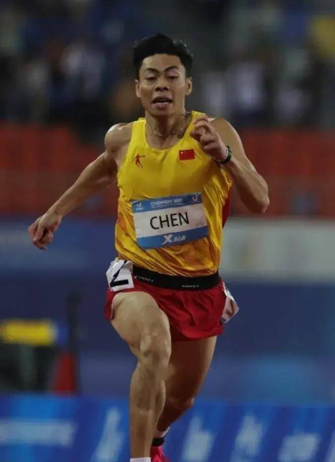 争夺至极！选手冲刺终点线，终获头筹的简单介绍