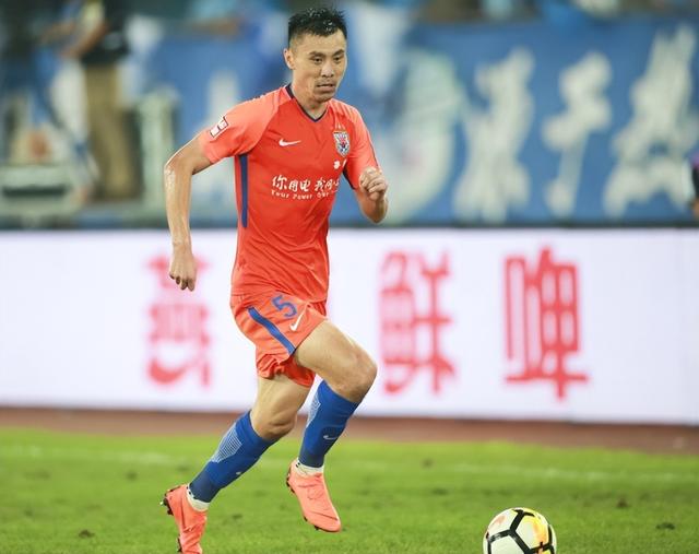 中超队员队魂显赫,争夺冠军梦想成现实 中超队员队魂显赫,争夺冠军梦想成现实