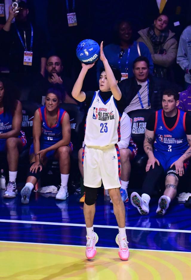 NBA明星球员大秀绝技，全明星赛精彩纷呈的简单介绍