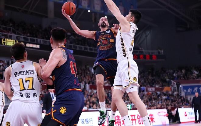 南京男篮关键时刻爆发，逆转获胜