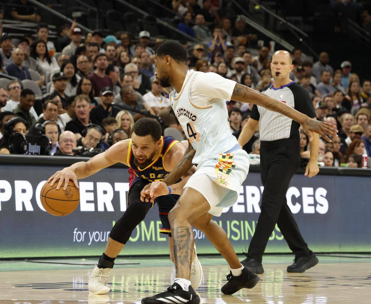 九游体育在线-勇士大比分胜灰熊，轻松晋级