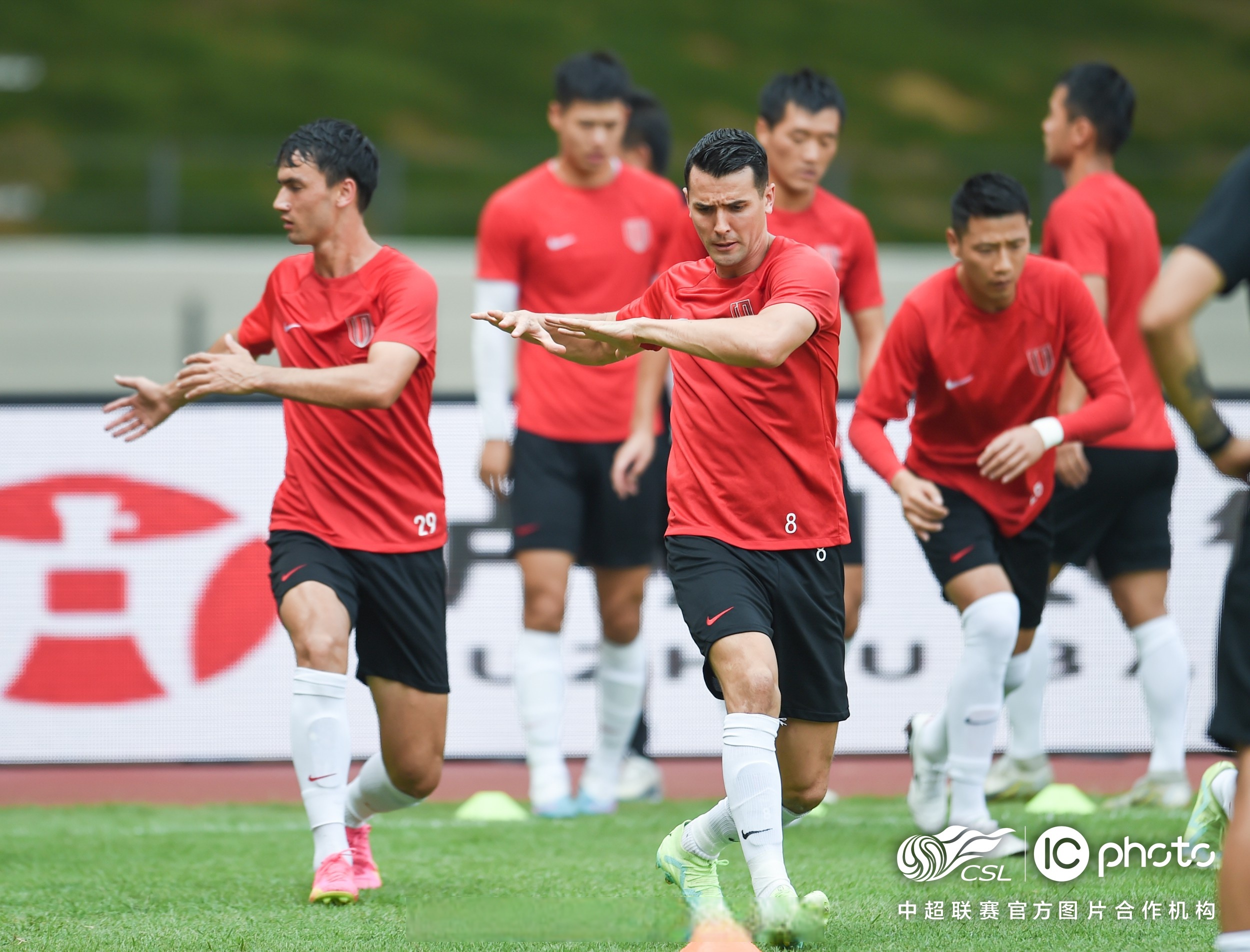 九游体育网页版-广州恒大队员积极备战下一场比赛，全力以赴的简单介绍