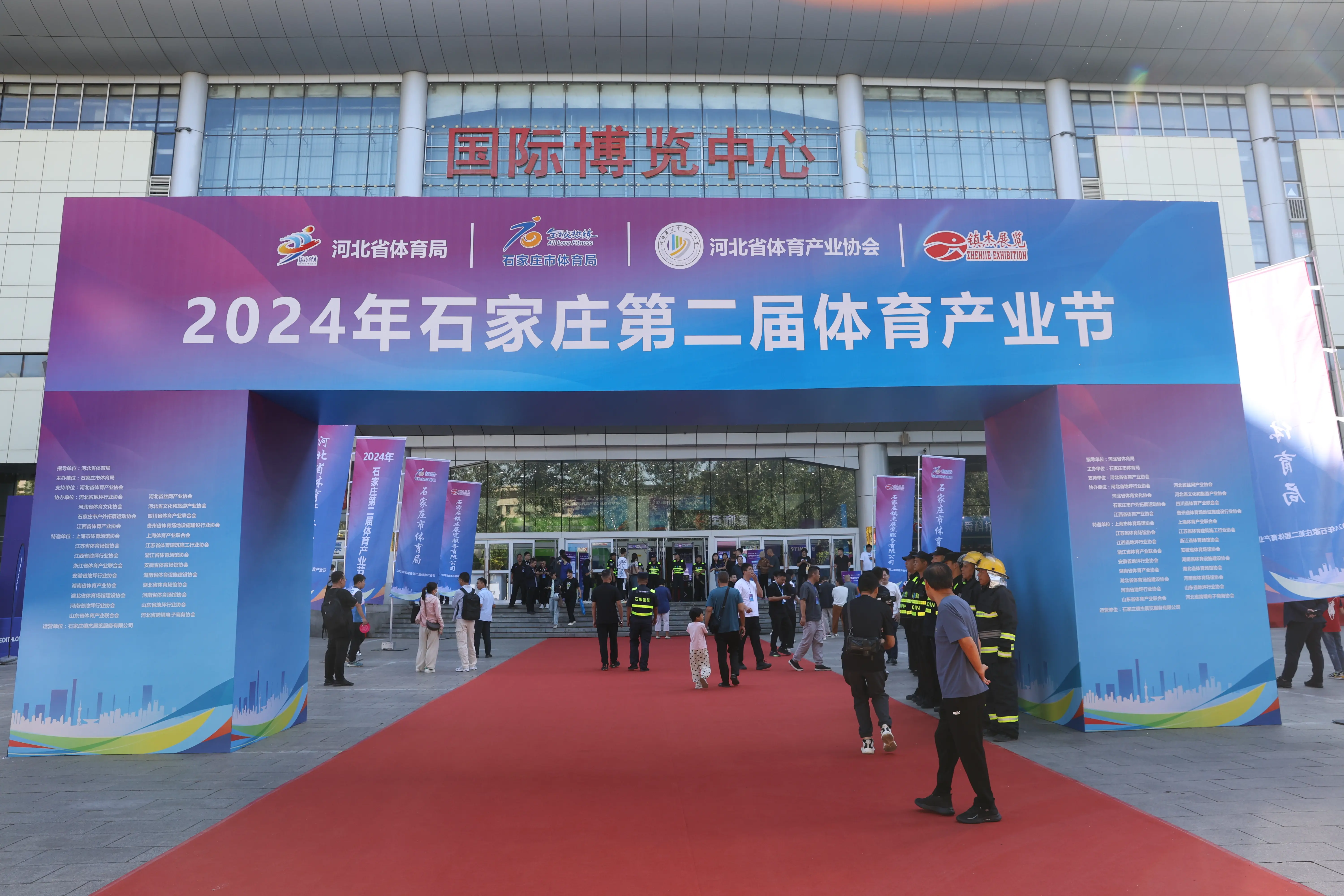 体育赛场上的盛大狂欢,观众沸腾不已 体育赛场上的盛大狂欢,观众沸腾不已