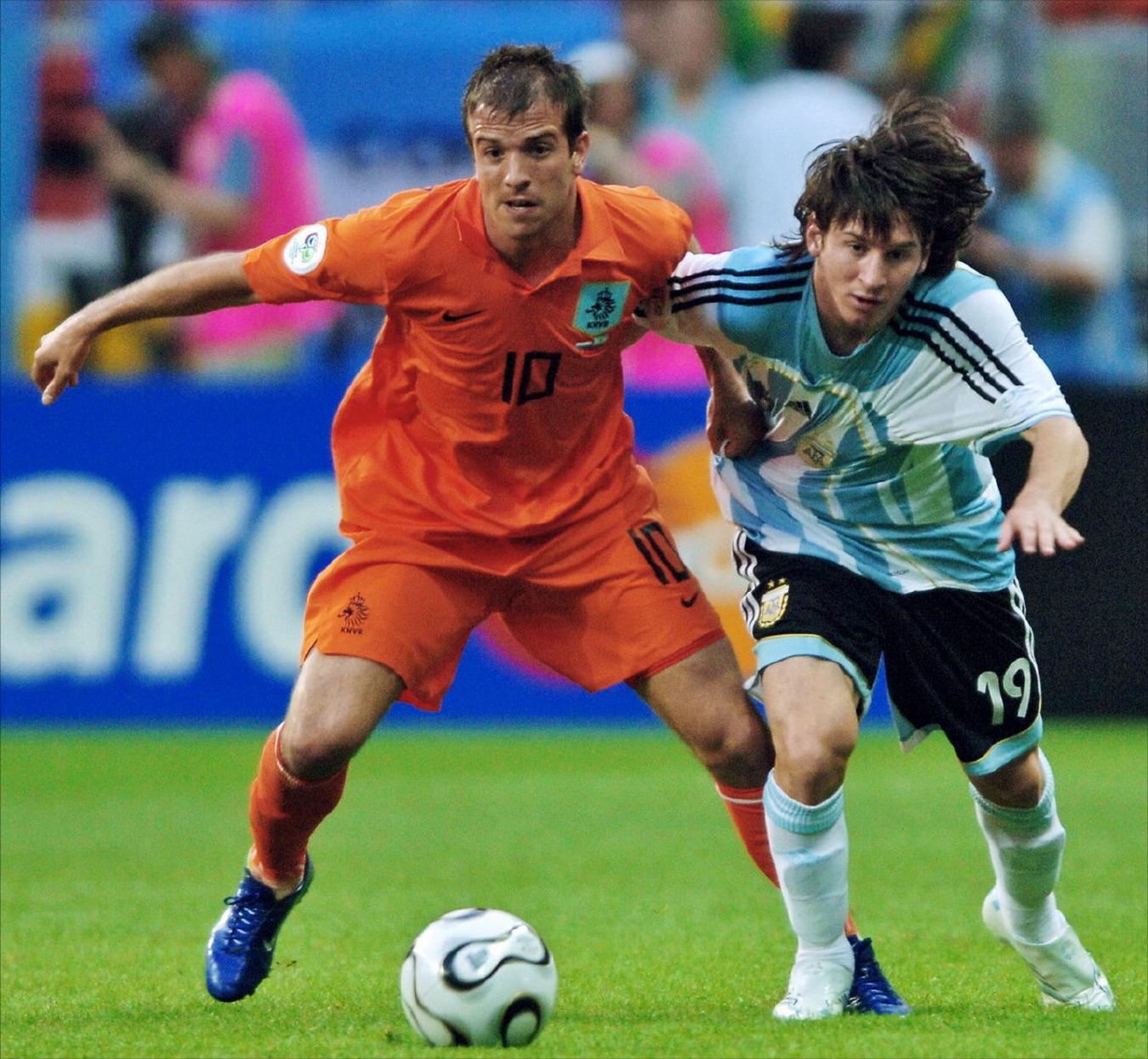 荷兰队凭借罚点球战胜意大利，进入四强