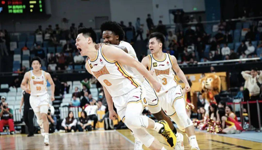 九游体育网页版登录入口-职业篮球比赛季后赛场上强队逐鹿