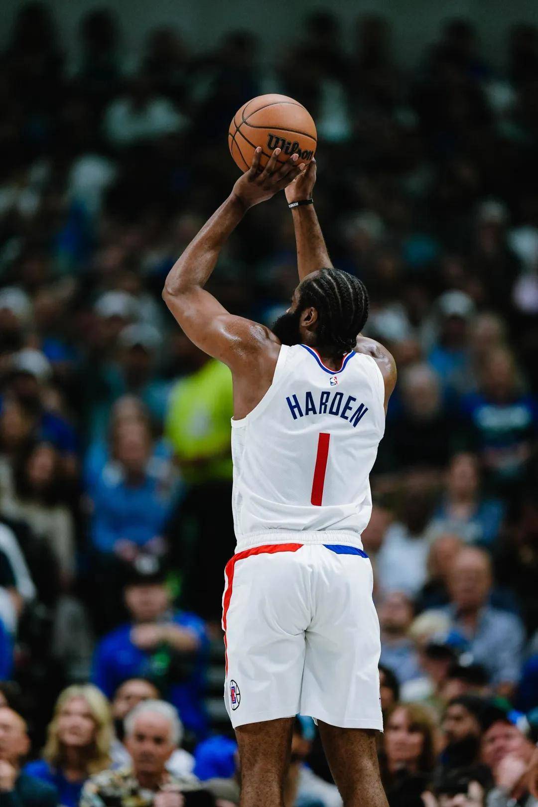 快船主场大胜雷霆取得五连胜 快船主场大胜雷霆取得五连胜