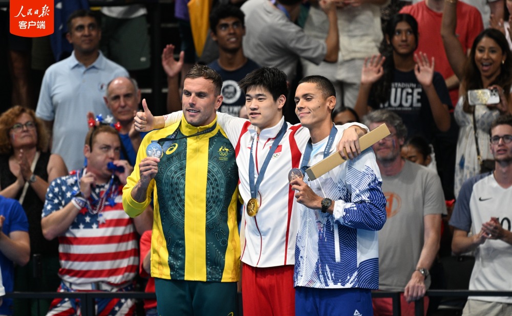 美国跳水冠军再获成功,再次登上领奖台 美国跳水冠军再获成功,再次登上领奖台