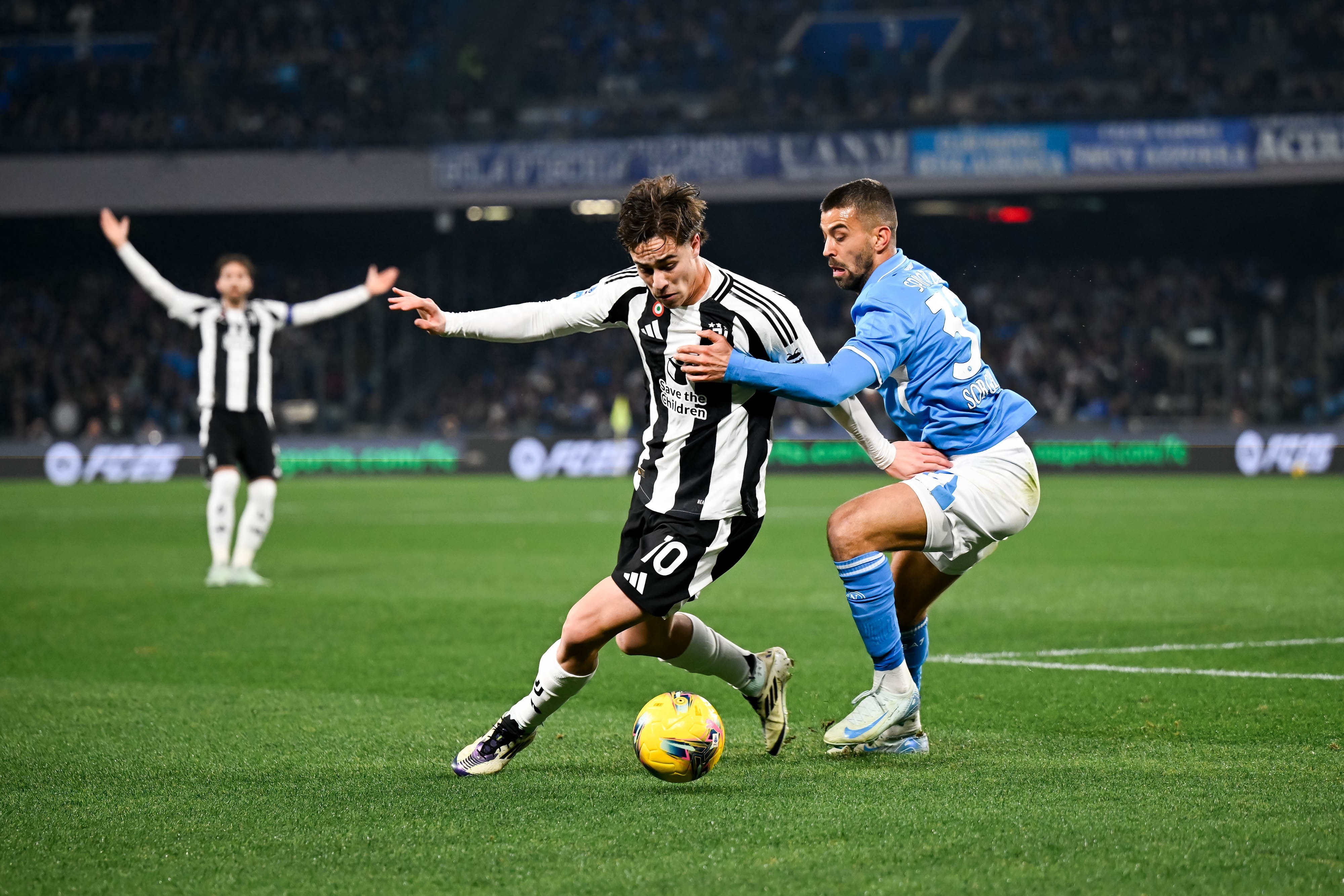 关于巴黎在主场大胜尤文图斯，取得关键胜利的信息