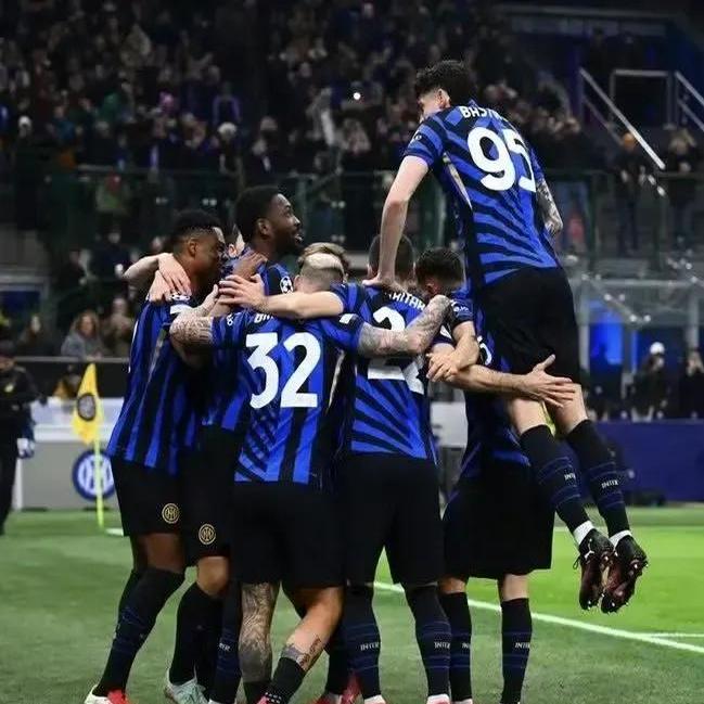 九游体育官方入口-包含球队多名球员转会，球队风格再度改变的词条