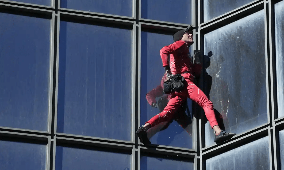 九游体育官方登录入口-法国登顶奖牌榜，雨中举重赛场掀起波澜的简单介绍