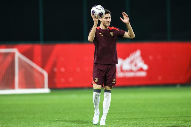 九游体育-包含战绩疲软，主帅需调整阵容提振士气的词条