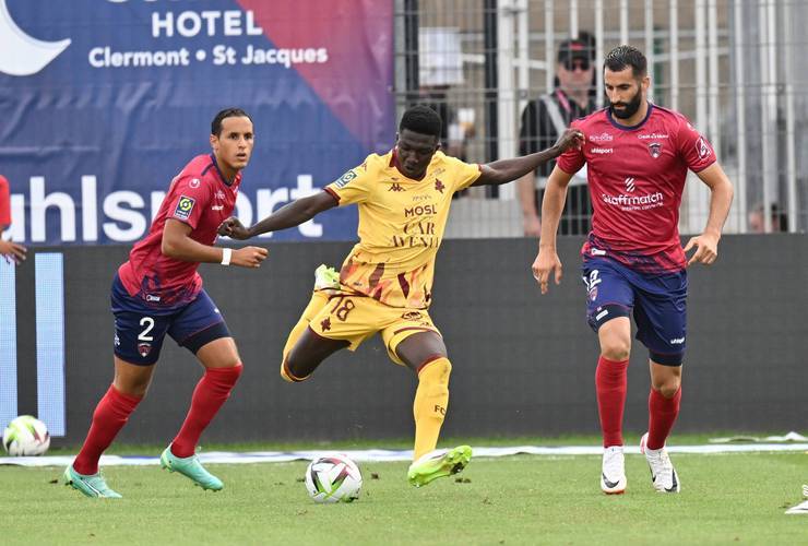 包含南安普敦客场杀进前十，形势一片大好的词条